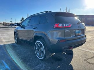 Used 2019 Jeep Cherokee Trailhawk video 2