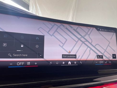 Used 2025 BMW 740i xDrive image 28