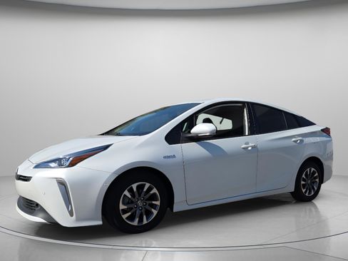 Used 2022 Toyota Prius Limited w/ Premium Convenience Package image 2
