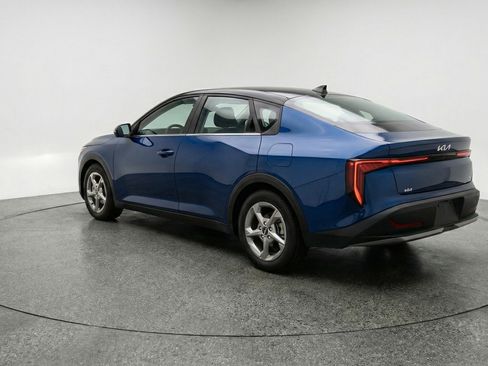 Used 2025 Kia K4 LXS image 6