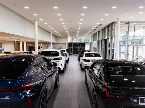 Used 2023 BMW X7 xDrive40i w/ Premium Package image 36