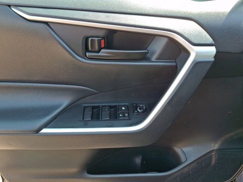 Used 2025 Toyota RAV4 LE AWD/4WD image 12