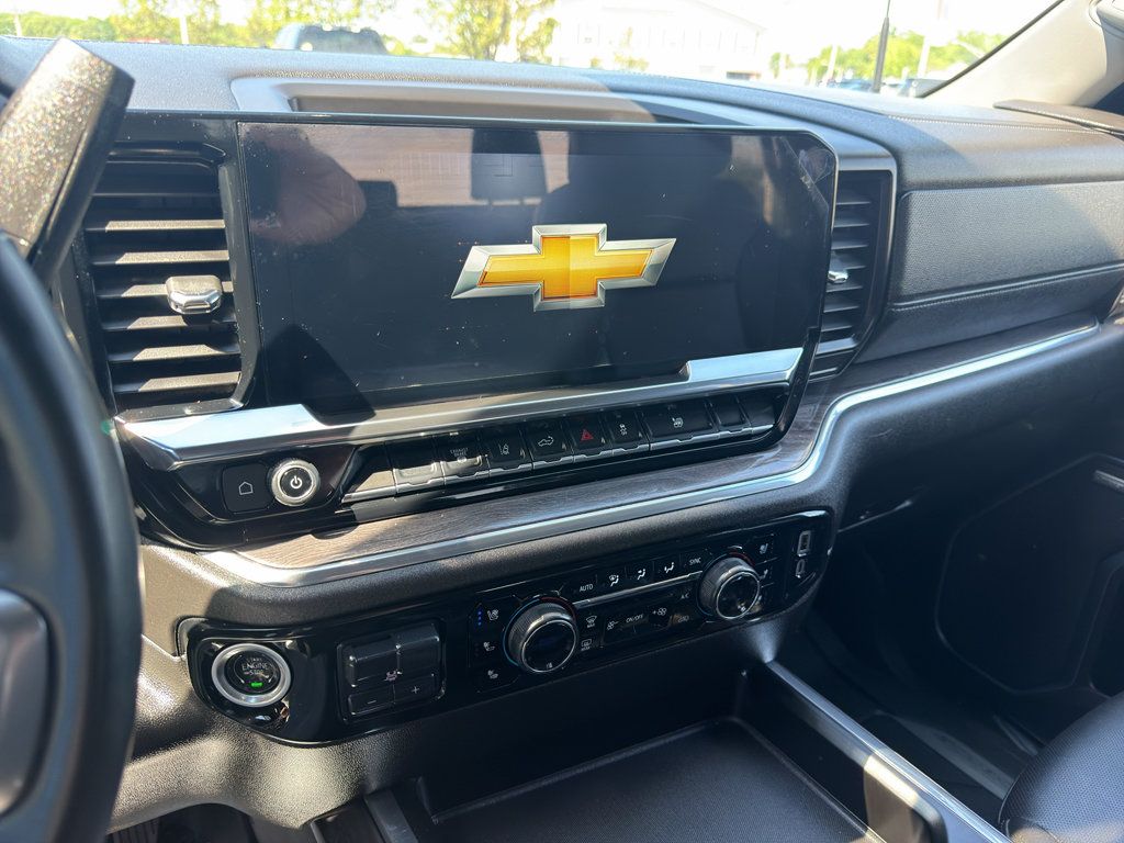 Used 2025 Chevrolet Silverado 3500 LTZ w/ LTZ Convenience Package AWD/4WD image 15