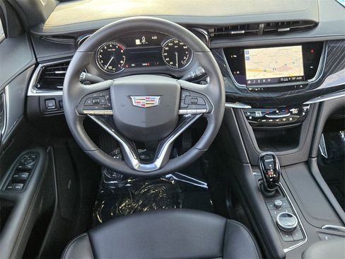 Used 2024 Cadillac XT6 Premium Luxury image 13