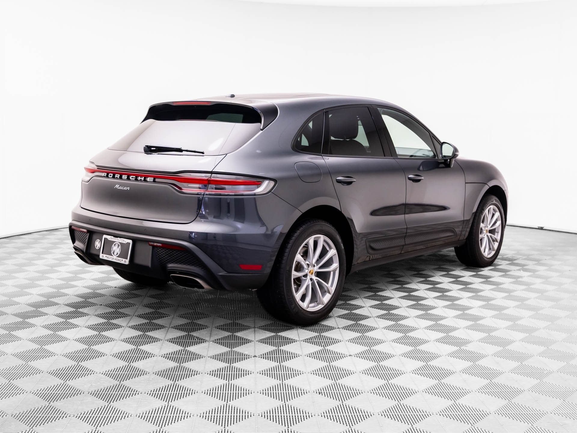 Used 2024 Porsche Macan AWD/4WD image 5