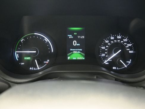 Used 2021 Toyota Sienna XLE image 11