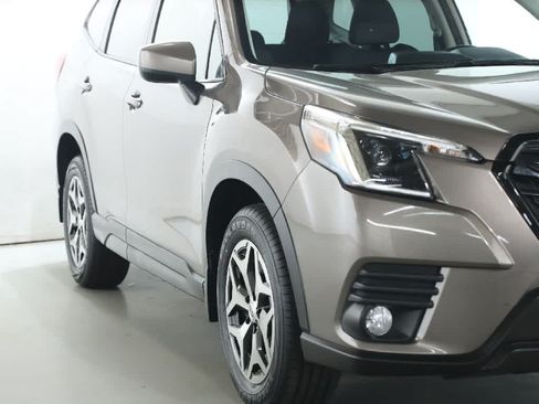 Used 2023 Subaru Forester Premium AWD/4WD image 8