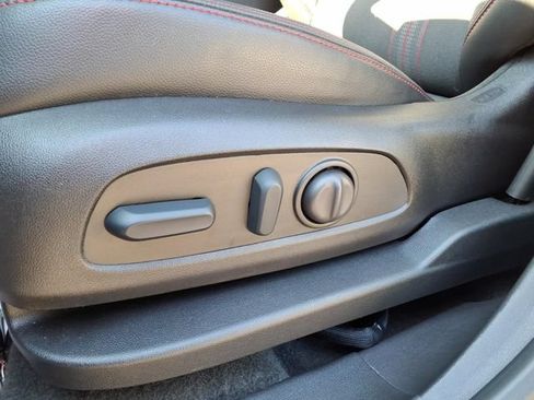 Used 2023 Chevrolet Equinox RS FWD image 4