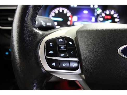 Used 2022 Ford Explorer Limited w/ Equipment Group 301A image 32