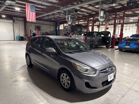 Used 2014 Hyundai Accent GS image 3