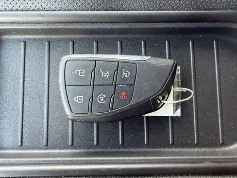 Used 2023 Chevrolet Suburban Premier image 36