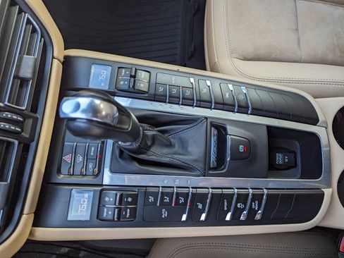 Used 2020 Porsche Macan image 26