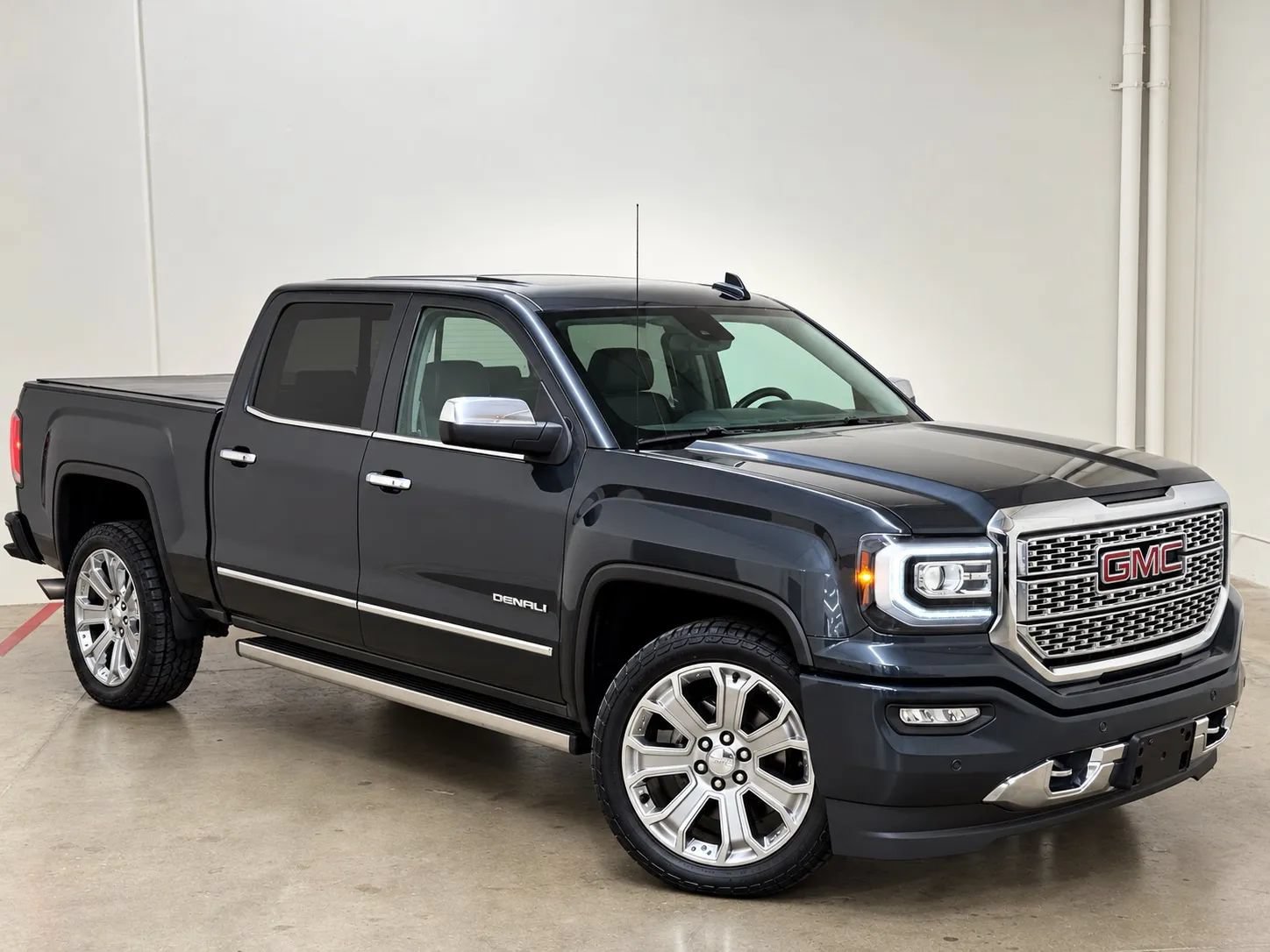 Used 2018 GMC Sierra 1500 Denali w/ Denali Ultimate Package AWD/4WD image 1