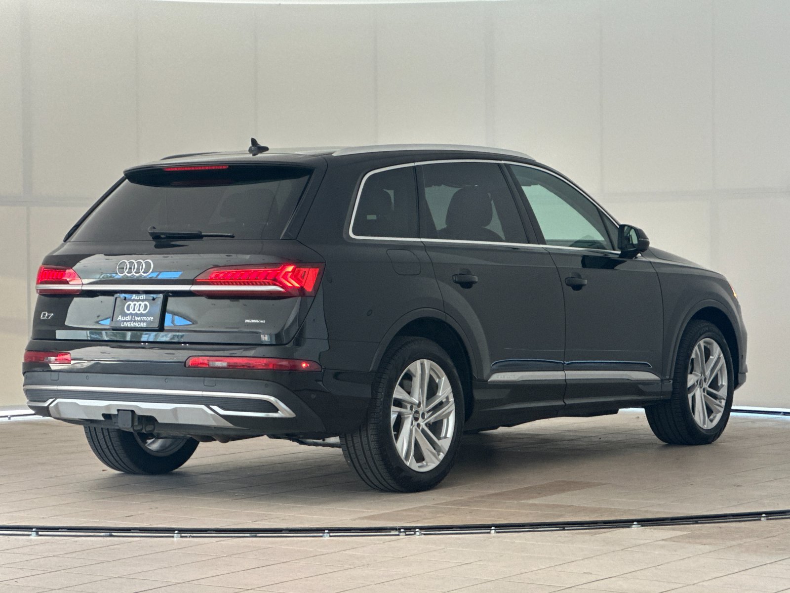 Used 2023 Audi Q7 3.0T Premium Plus w/ Premium Plus Package AWD/4WD image 6