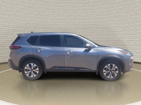 Used 2023 Nissan Rogue SV FWD image 4