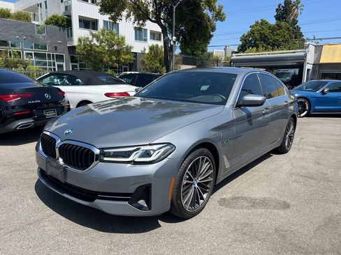 Used 2023 BMW 530e w/ Convenience Package RWD image 1