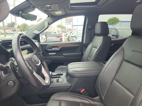 Used 2023 GMC Sierra 1500 Denali w/ Technology Package AWD/4WD image 8