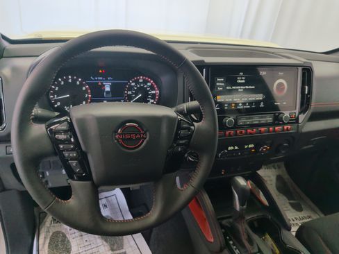 Used 2025 Nissan Frontier PRO-4X AWD/4WD image 7