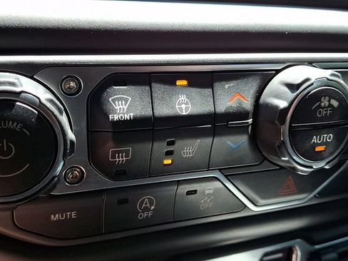 Used 2023 Jeep Wrangler Unlimited Rubicon w/ LED Lighting Group AWD/4WD image 26