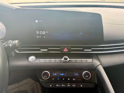 Used 2021 Hyundai Elantra Limited FWD image 12