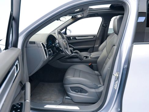 Used 2022 Porsche Cayenne image 17