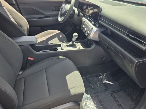 Certified 2025 Hyundai Kona SE FWD image 16