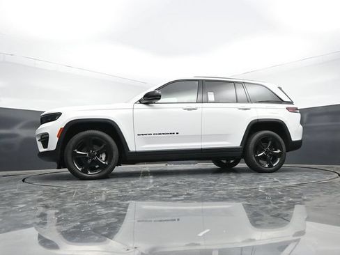 Used 2023 Jeep Grand Cherokee Limited w/ Black Appearance Package AWD/4WD image 63