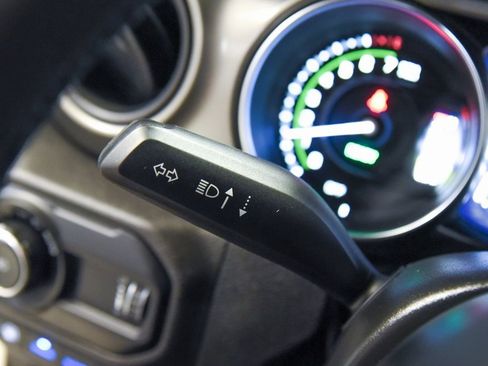 Used 2023 Jeep Wrangler Unlimited w/ Sun & Screen Package image 26