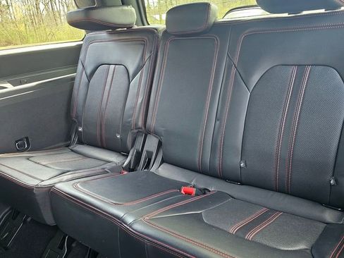 Used 2023 Ford Expedition Limited image 9