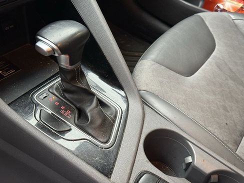 Used 2017 Kia Niro EX image 20