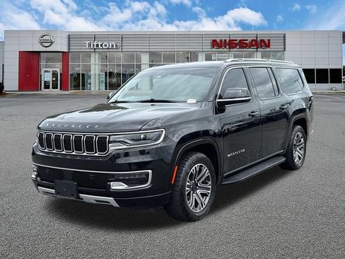 Used 2023 Jeep Wagoneer L Series II AWD/4WD image 3