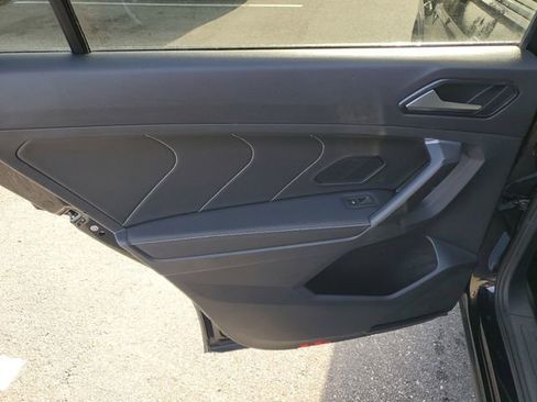 Certified 2023 Volkswagen Tiguan SE R-Line image 9