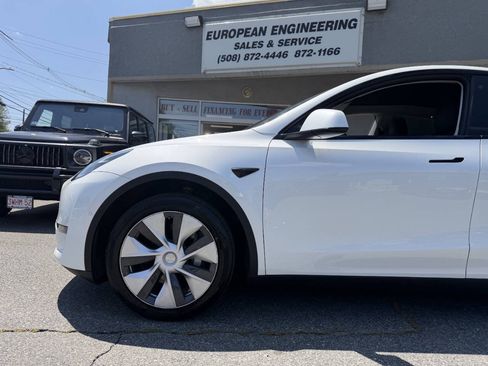 Used 2022 Tesla Model Y Long Range AWD/4WD image 9