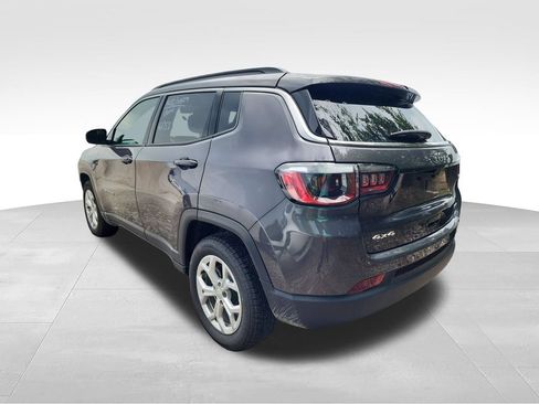 Used 2024 Jeep Compass Latitude AWD/4WD image 4