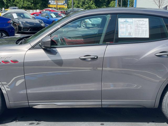 Used 2022 Maserati Levante Trofeo AWD/4WD image 16