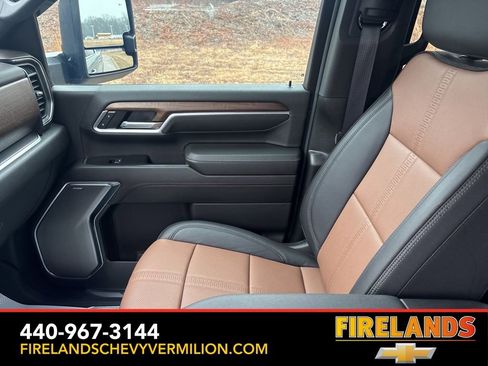 Used 2024 Chevrolet Silverado 3500 High Country w/ Technology Package image 16