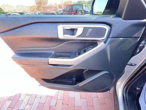 Used 2023 Ford Explorer XLT RWD image 10