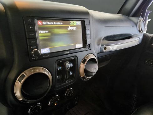Used 2017 Jeep Wrangler Unlimited Sahara AWD/4WD image 24