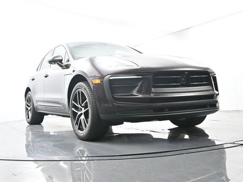 Certified 2025 Porsche Macan AWD/4WD image 53