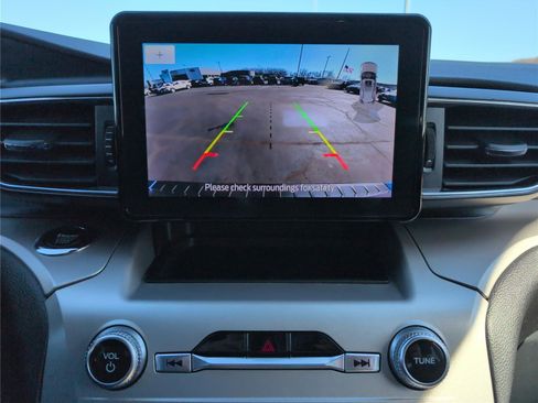 Used 2022 Ford Explorer XLT w/ Equipment Group 202A AWD/4WD image 25