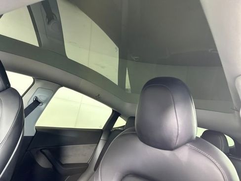 Used 2021 Tesla Model Y Long Range image 12