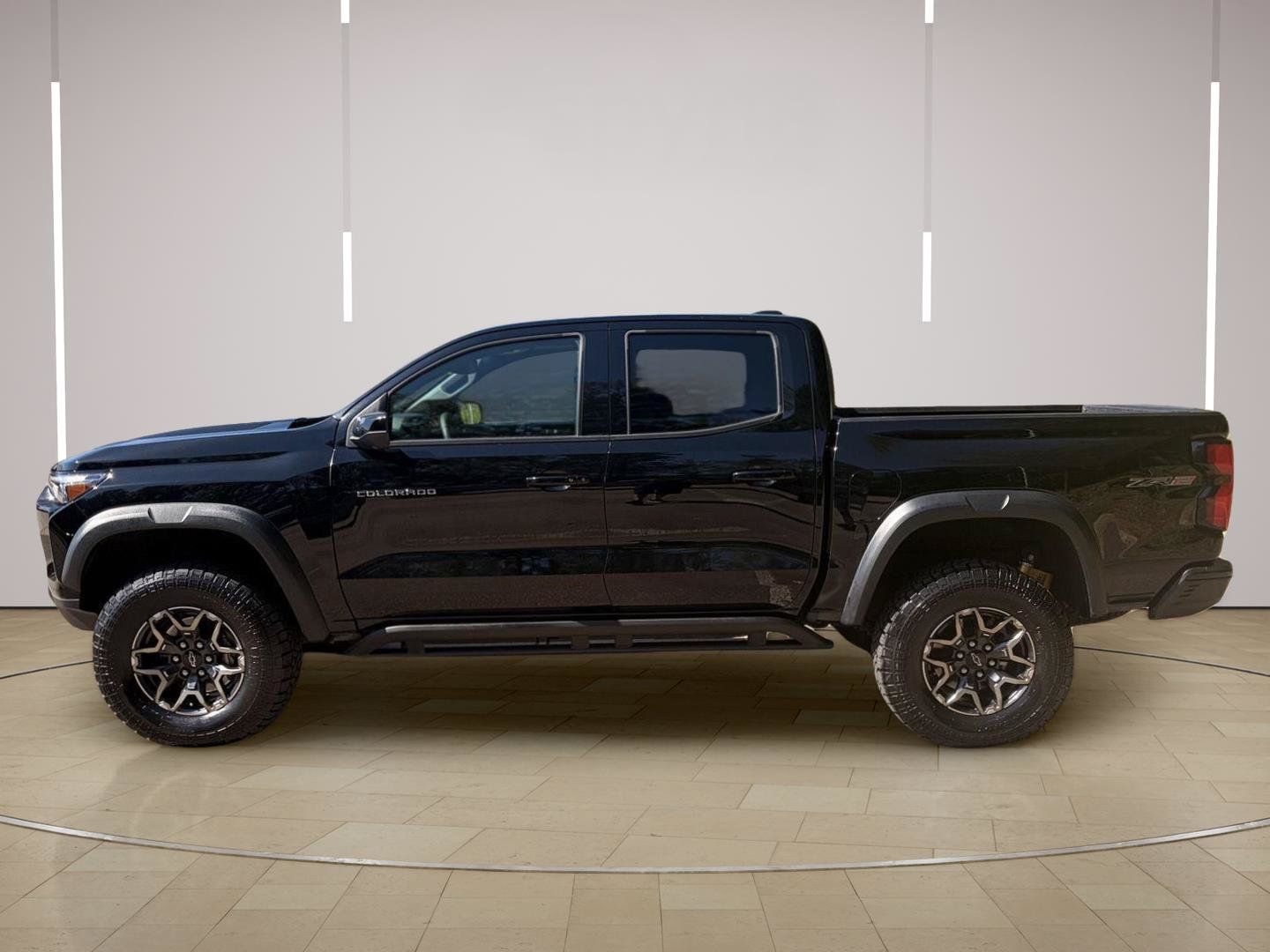 Used 2023 Chevrolet Colorado ZR2 w/ ZR2 Convenience Package III AWD/4WD image 3