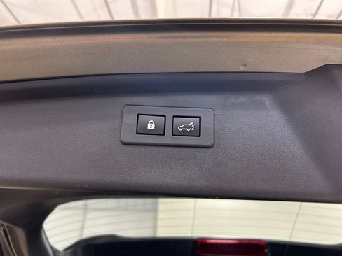 Used 2020 Subaru Outback Touring XT AWD/4WD image 31