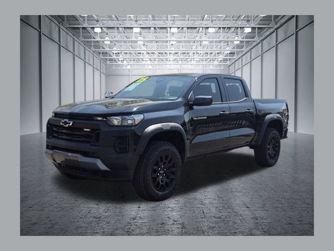 Certified 2025 Chevrolet Colorado Trail Boss AWD/4WD image 1