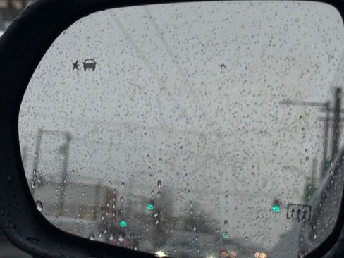 Used 2025 GMC Acadia Elevation image 9