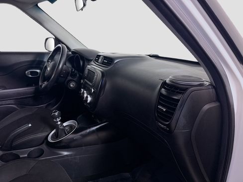 Used 2018 Kia Soul image 28