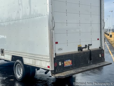 Used 2018 Chevrolet Express 3500 w/ Power Convenience Package image 5