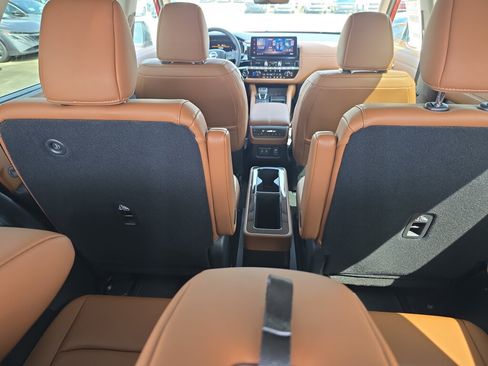 New 2026 Nissan Pathfinder Platinum FWD image 3