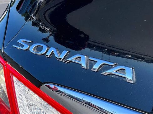 Used 2012 Hyundai Sonata Limited w/ Navigation Pkg FWD image 9