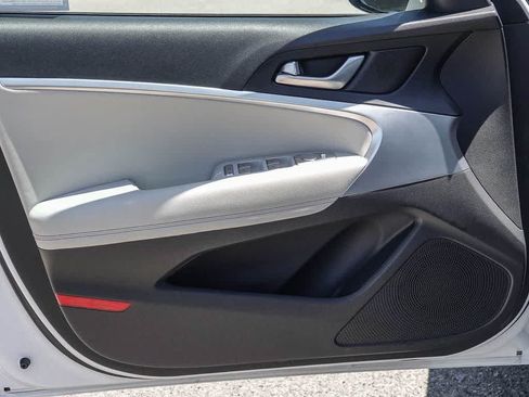 Used 2024 Genesis G70 2.5T RWD image 19